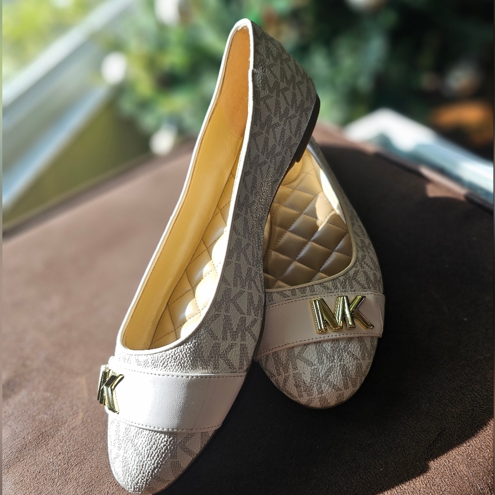Cream Micheal Kors loafers, size 10